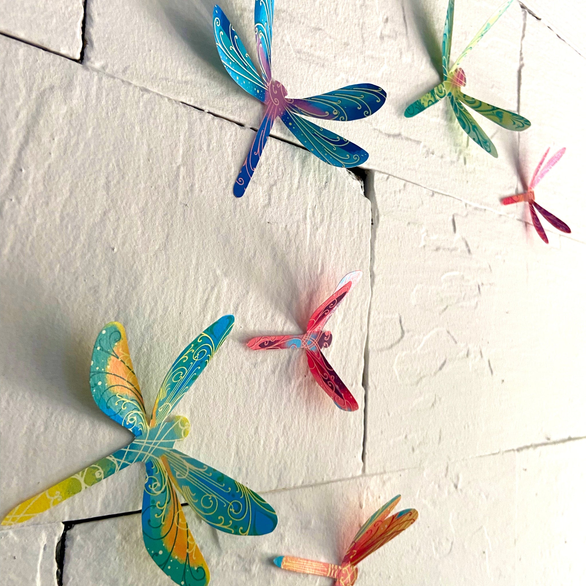 Decorative Paper Dragonflies, Lightweight, Decorative Accent, Ideal for Party DÃ©cor, Enhances Lighting Ambiance (Set of 24)