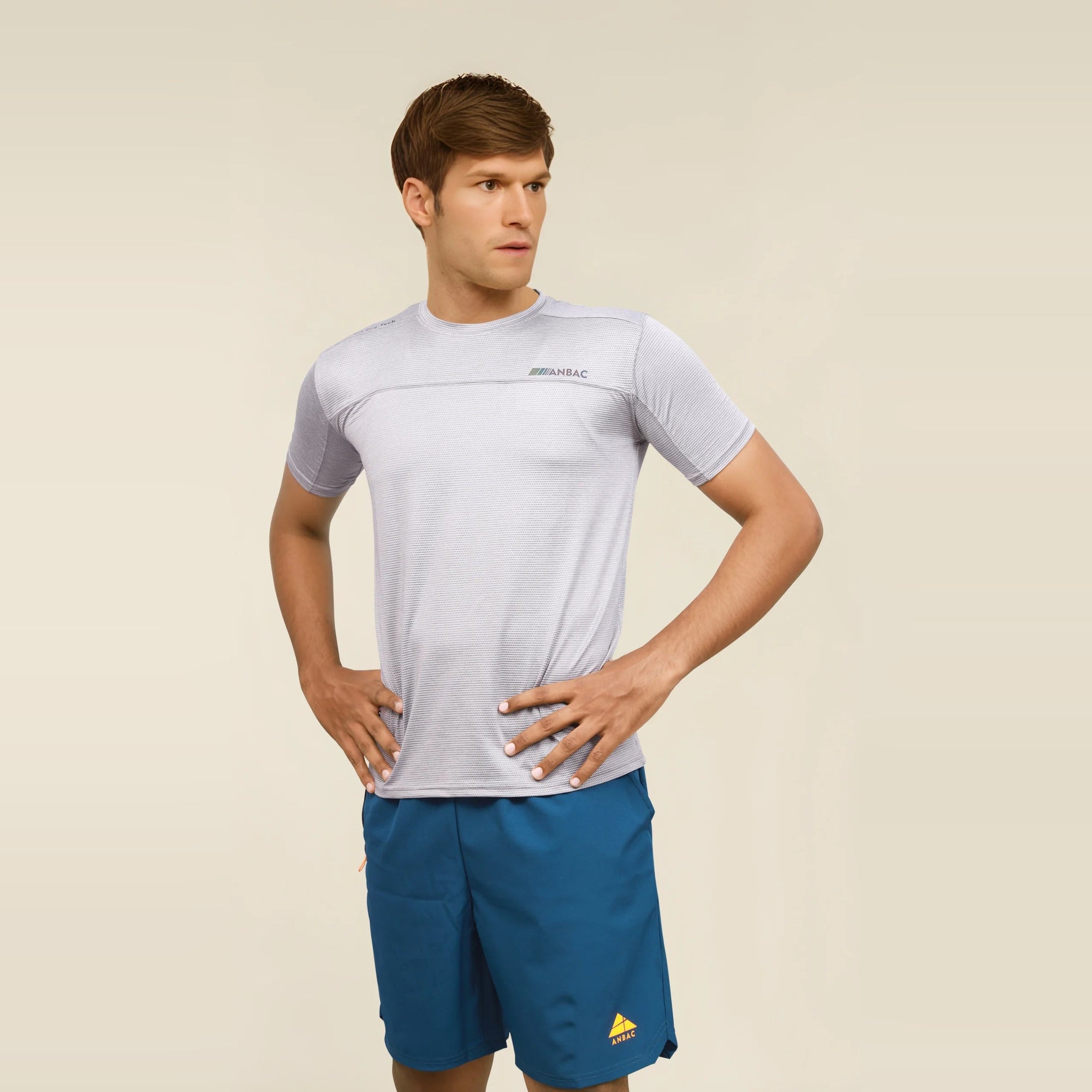 Man wearing a slim-fit, short-sleeve grey T-shirt, showcasing its casual style and comfortable fit.