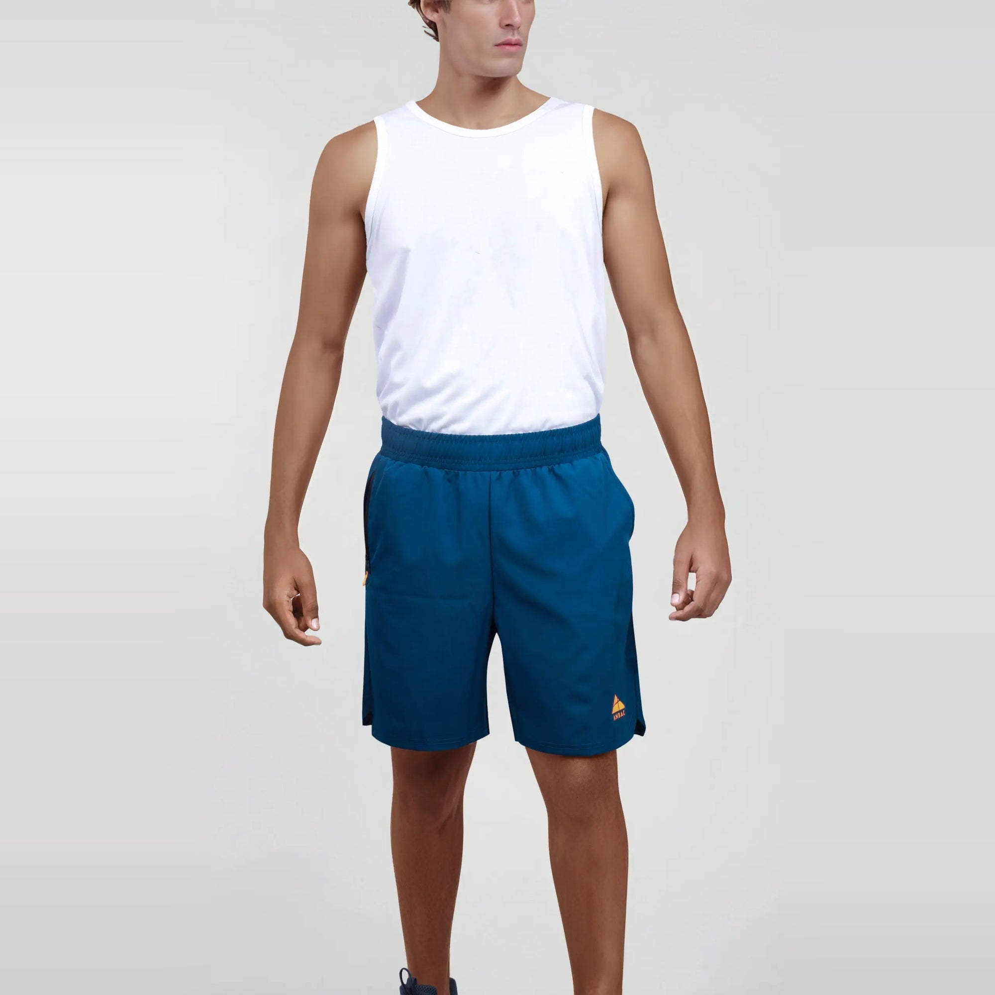 Man wearing blue wrinkle-free, dry-fit shorts, ideal for sports and the gym.