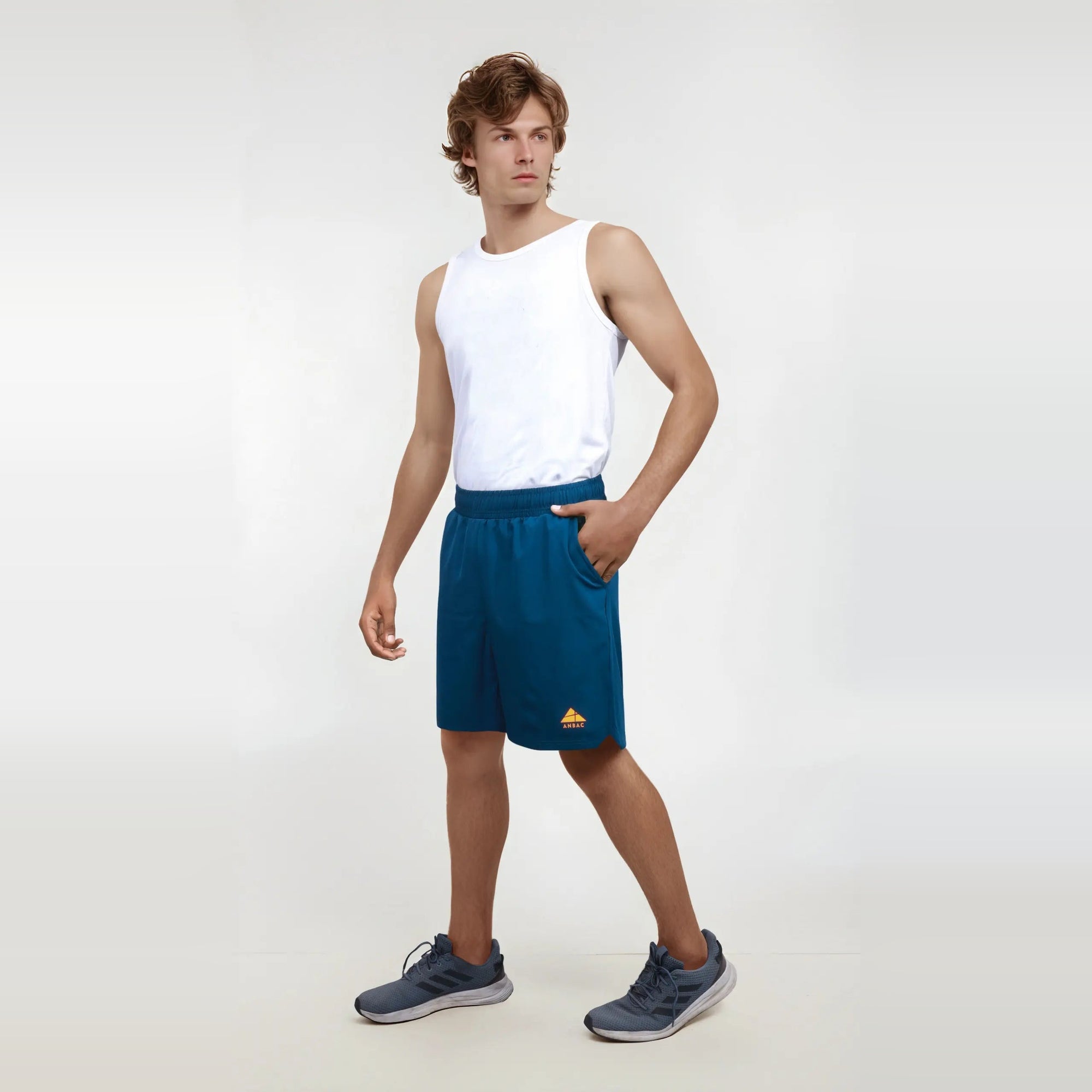 Man wearing wrinkle-free, dry-fit blue shorts, ideal for sports and the gym.