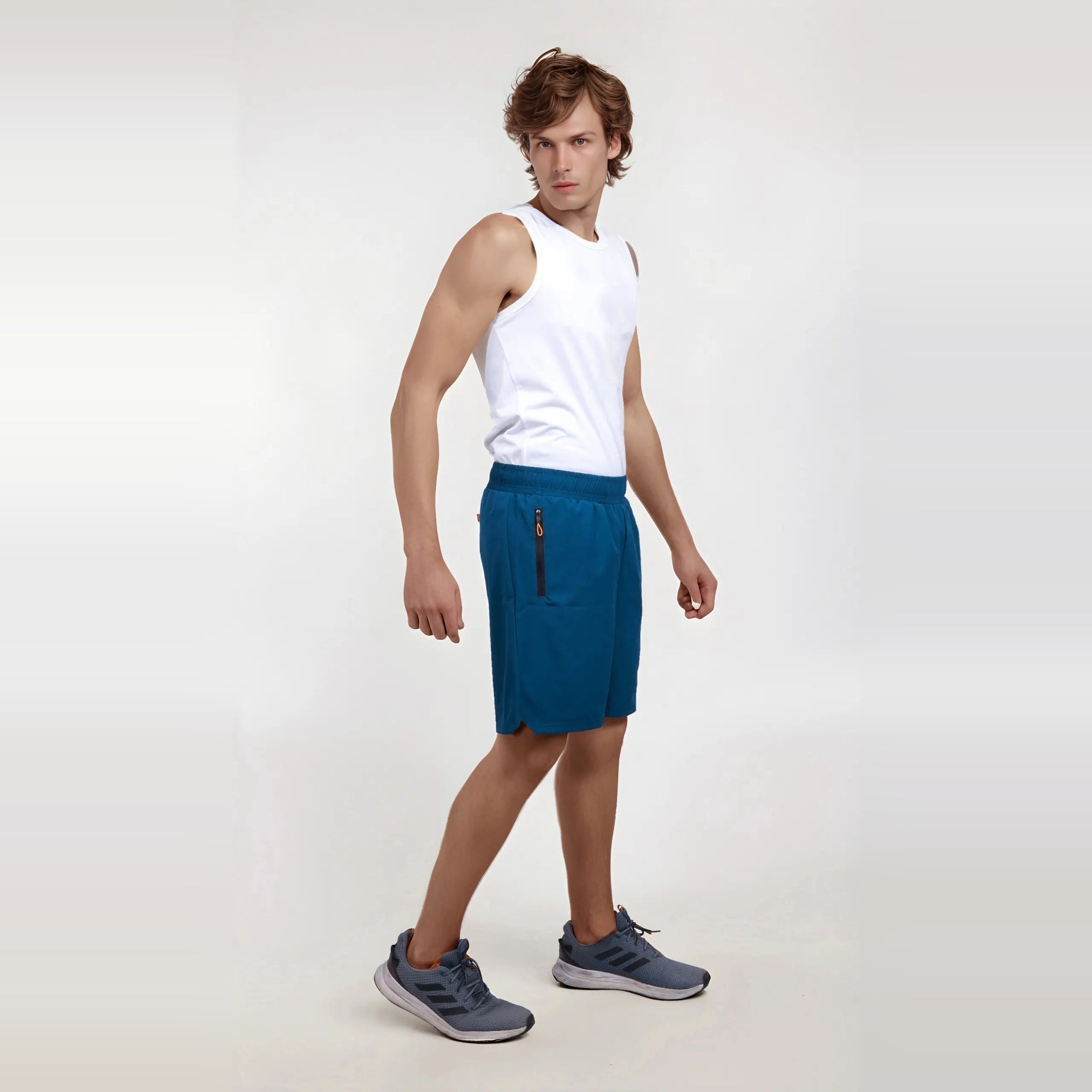 Man wearing blue wrinkle-free, dry-fit shorts, ideal for sports and the gym.