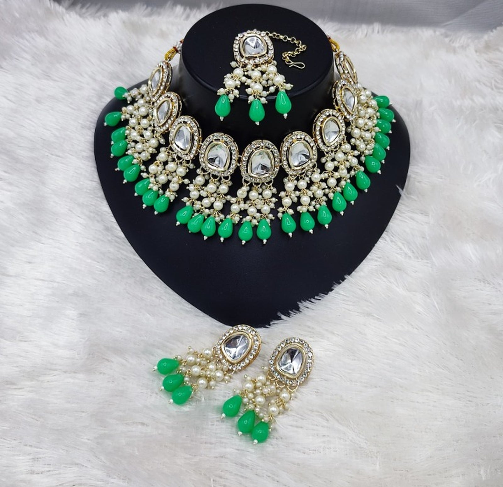 Elegant Kundan Pearl Necklace Set, Mint Drops and Matching Tikka, Traditional Indian Wedding Jewelry (Set of 2)