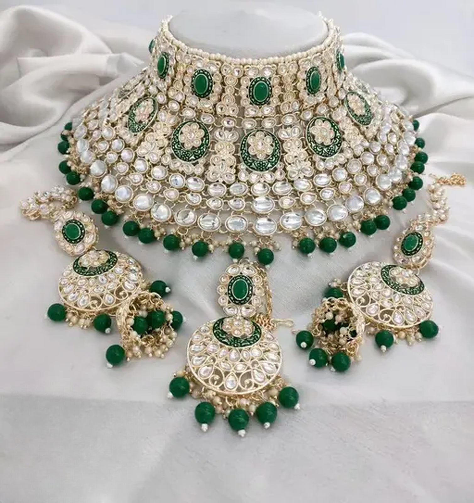 Royal Kundan Choker Set, Green Beads - Traditional Indian Wedding Jewelry Set, Earrings and Tikka, Traditional Indian Wedding Jewelry (Set of 2)