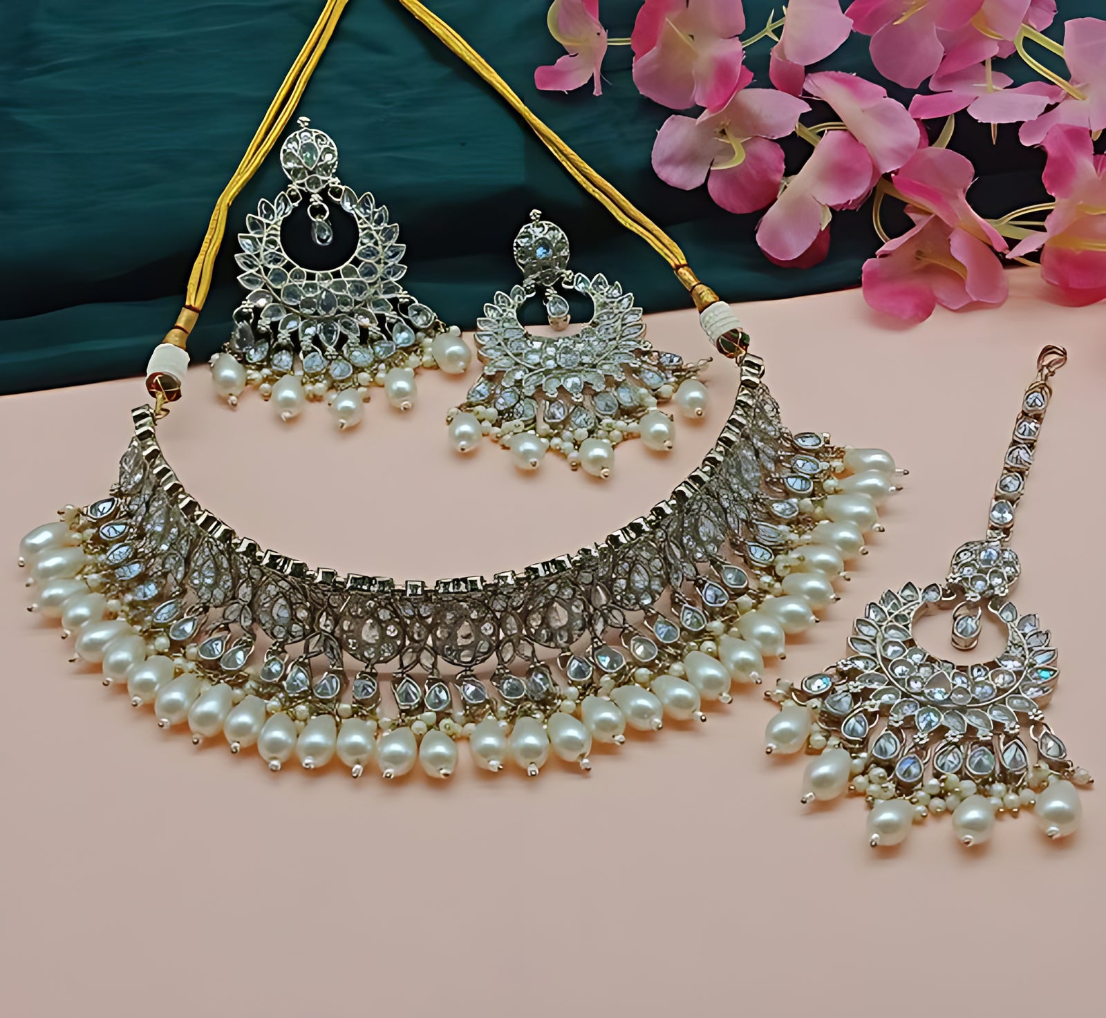 Luxurious White Kundan Choker Necklace Set, Earrings and Maang Tikka, Traditional Indian Wedding Jewelry (Set of 2)