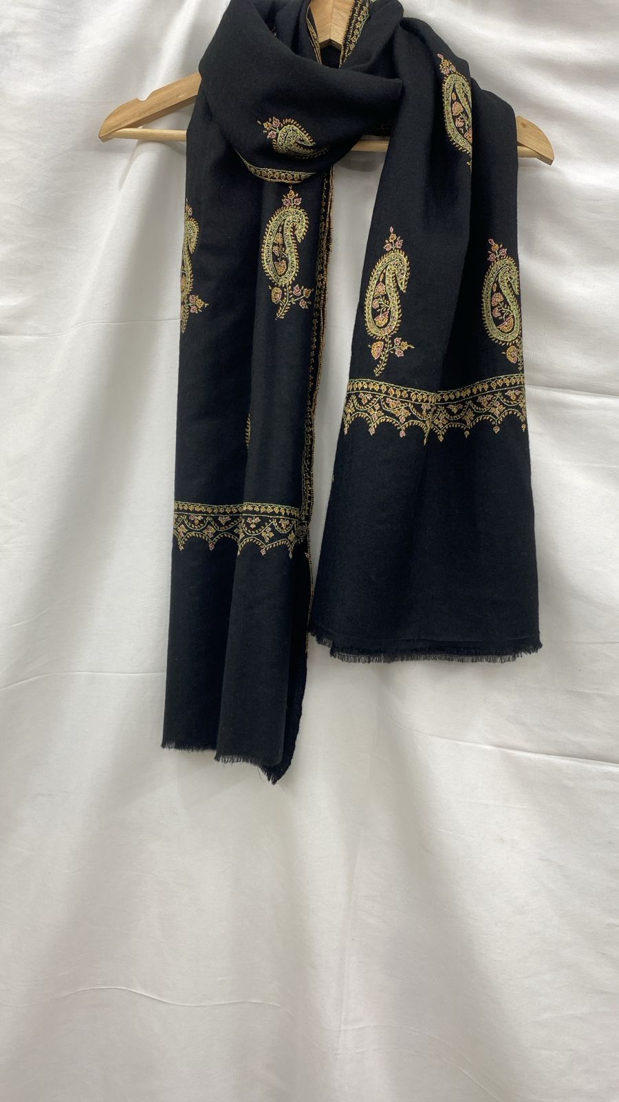 Black Pure Pashmina Stole with Hand Woven Kashmiri Embroidery, Soft and Warm Pashmina Wrap, Intricate Kashmiri Embroidery for a Sophisticated Winter Look (70 x 200 cm)