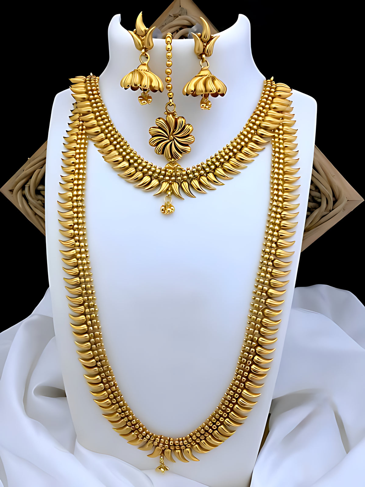 Exquisite Handcrafted Gold Filigree Bridal Necklace and Earrings Set, Traditional Indian Wedding Jewelry (Set of 3)