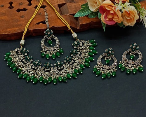 Elegant Green and Gold Indian Jewelry Set - Necklace, Earrings, and Maang Tikka, Traditional Indian Wedding Jewelry (Set of 2)