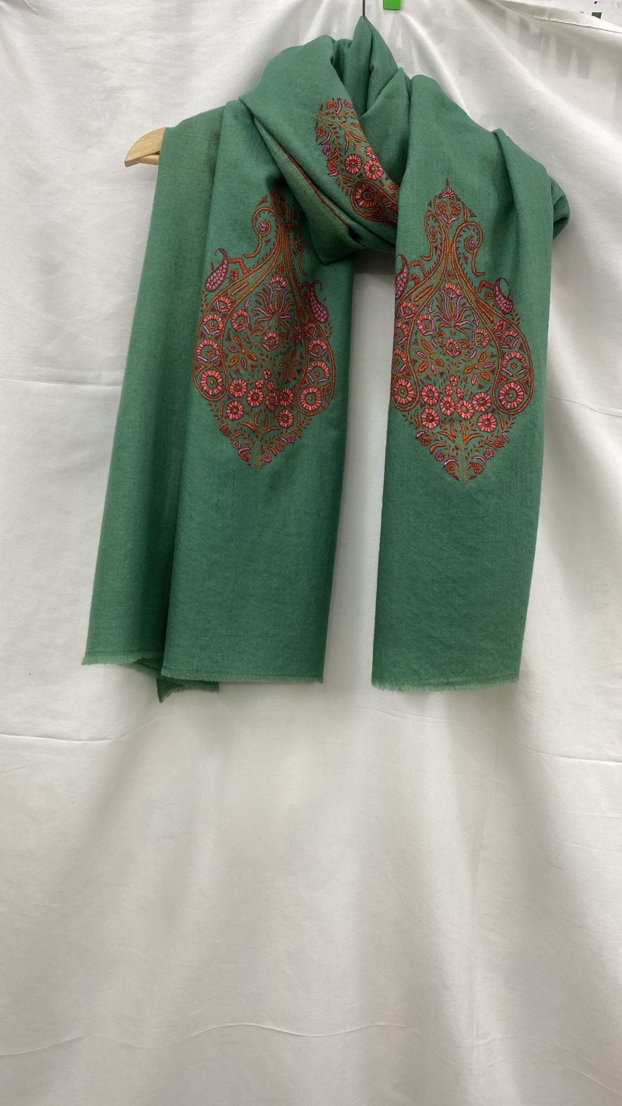 Green Pure Pashmina Stole with Hand Woven Kashmiri Embroidery, Luxurious Pashmina Wrap with Exquisite Kashmir Craftsmanship, Perfect for Winter and Special Occasions (70 x 200 cm)