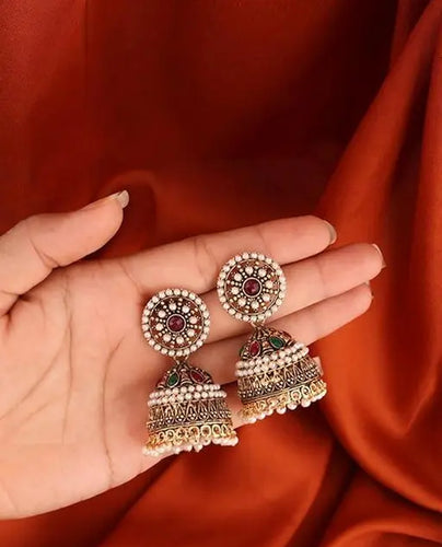 Exquisite Kundan Jhumka Earrings, Pearl Accents, Traditional Indian Wedding Jewelry (Set of 1)