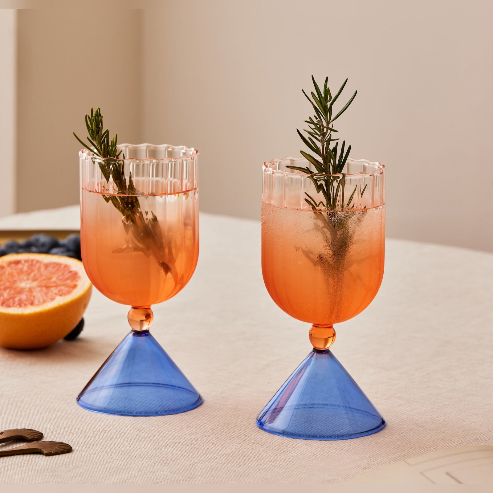 Sunset Cocktail Glasses, Premium Crystal with Sunset Orange and Blue Hue, Smooth Finish, Perfect for Cocktails, Water, or Juices, Elegant Drinkware for Evening Gatherings, Parties, and Special Occasions (Set of 4)