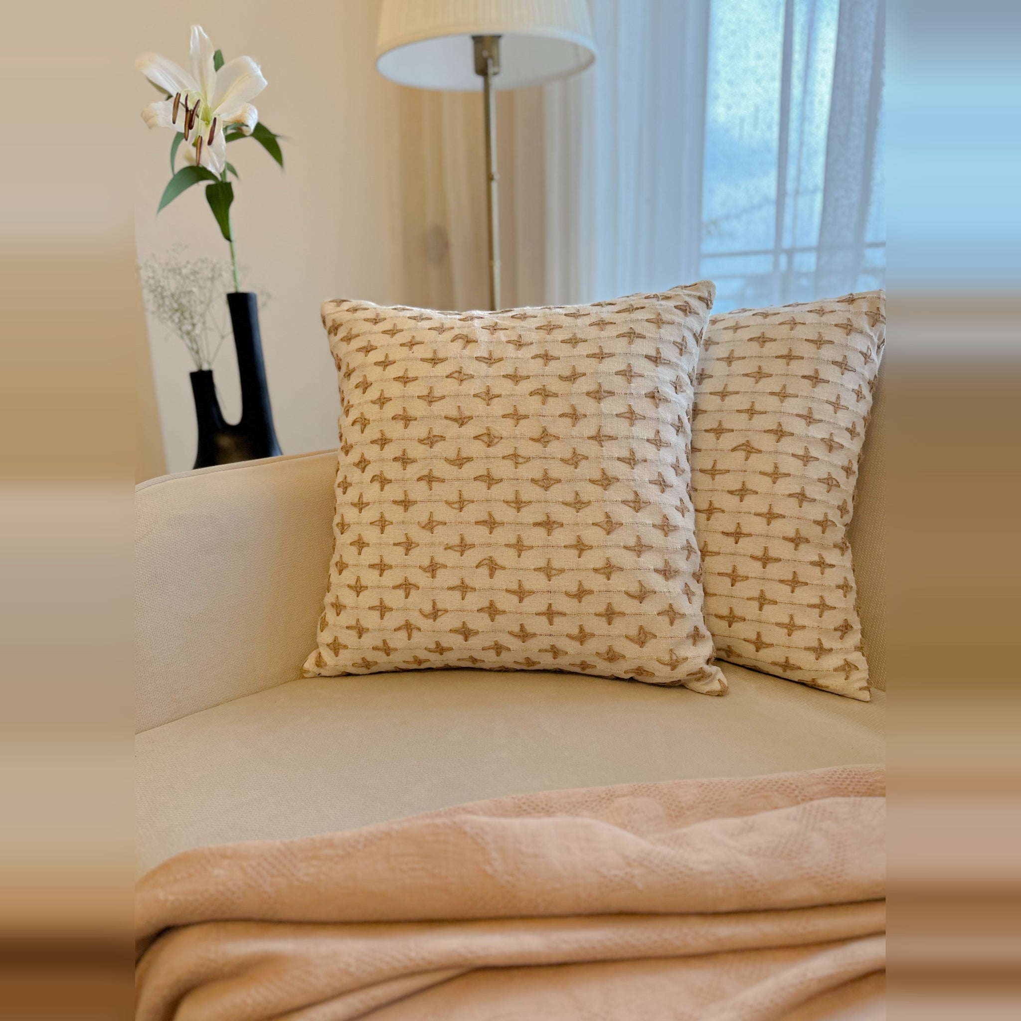 Holy Grail Homes Criss Cross Beige Cushion Cover (Beige, Terracotta) (18 X 18)