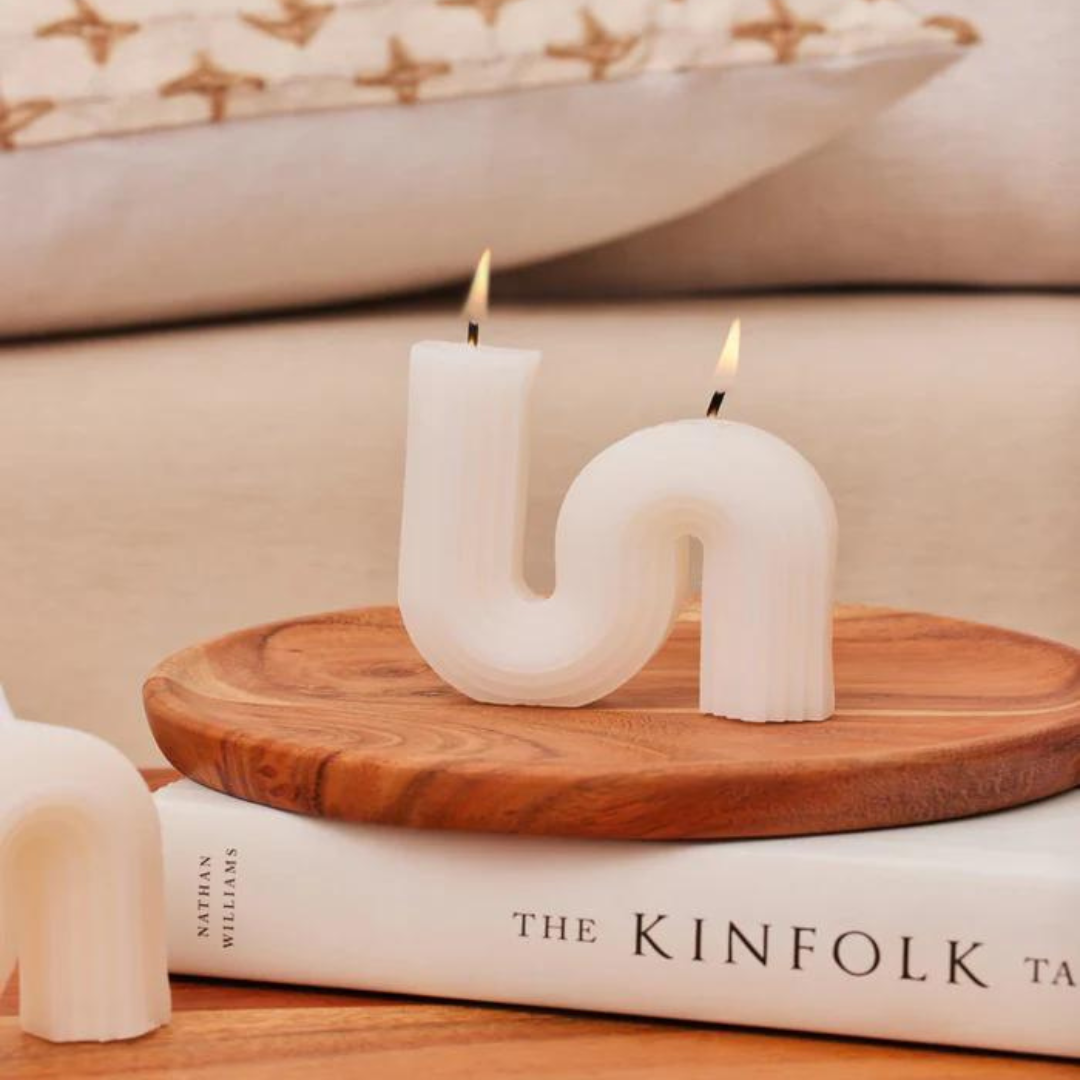 Set of 4 white wavy soy wax candles with a modern design, displayed on a wooden tray.