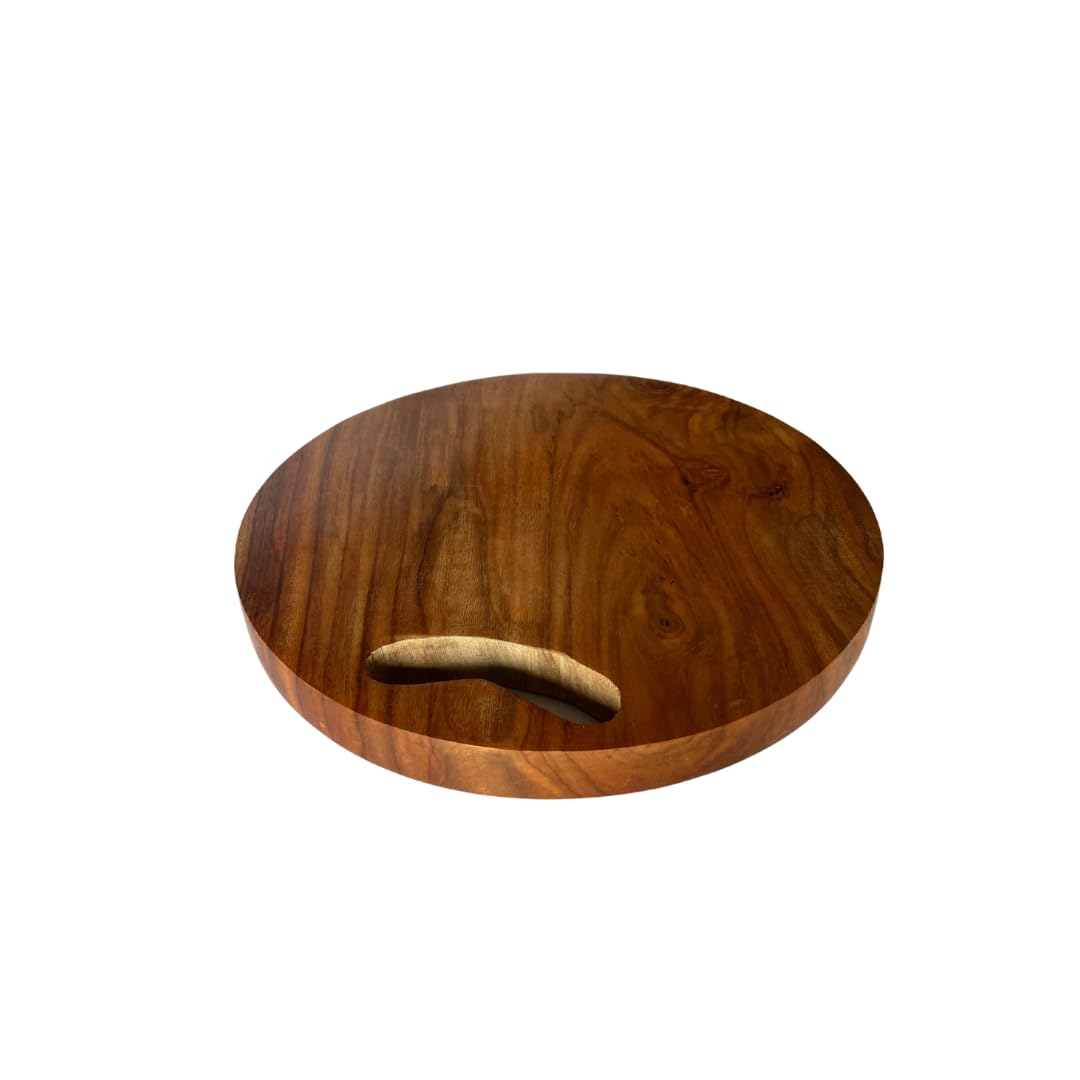 Round wooden chopping board with a carved handle, offering a non-slip grip for safe and efficient food preparation.