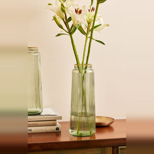 Emerald Fluted Vase, Glass with Classic Fluted Design and Elegant Pastel Emerald Finish, Perfect for Dried Pampas or Fresh Flowers, Ideal for Enhancing Entrance, Living Rooms, and Dining Spaces, Stylish Home DÃ©cor Accent (Shade of Emerald)