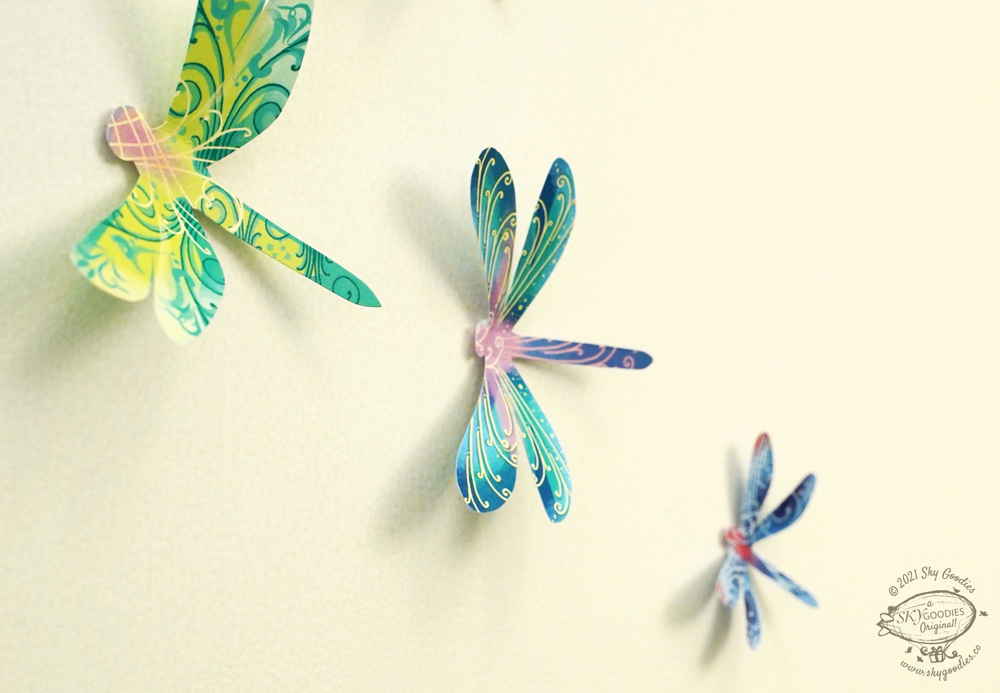 Decorative Paper Dragonflies, Lightweight, Decorative Accent, Ideal for Party DÃ©cor, Enhances Lighting Ambiance (Set of 24)