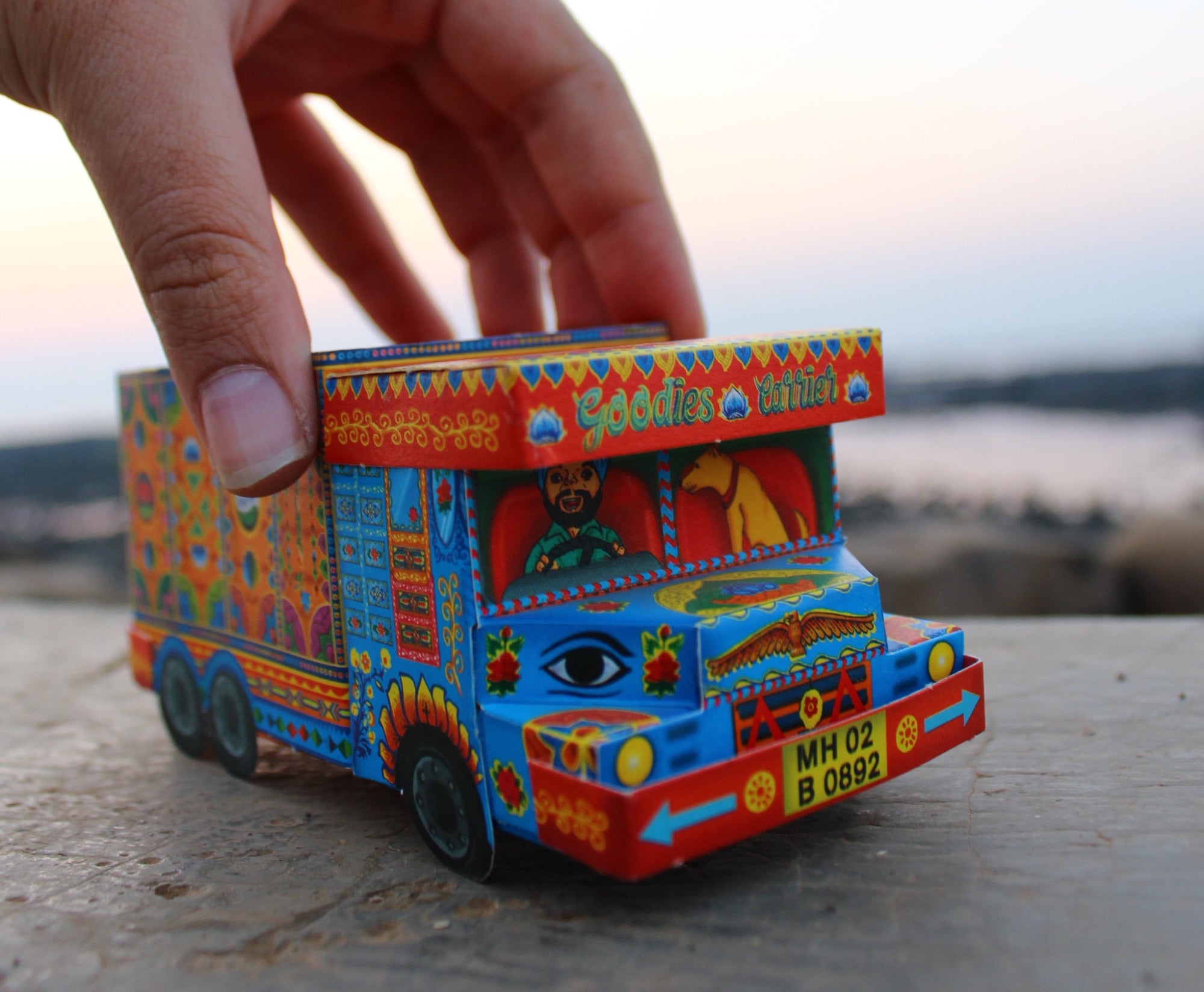 DIY Truck - BLUE, Craft Kit, Ideal for Home DÃ©cor, Fun and Creative DIY Project