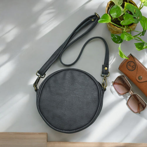 Round Sling bag (black)