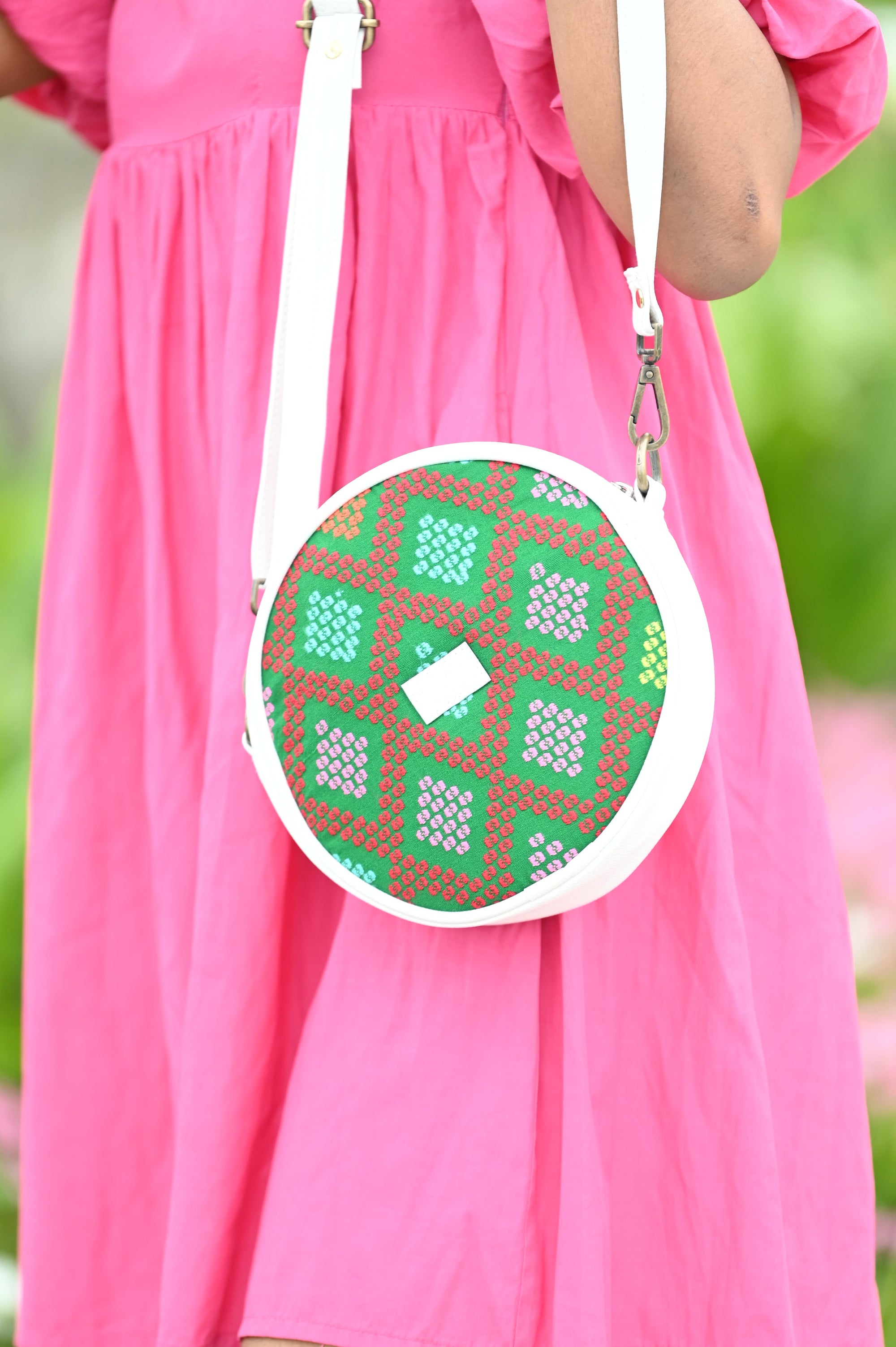 Round Sling bag (white)