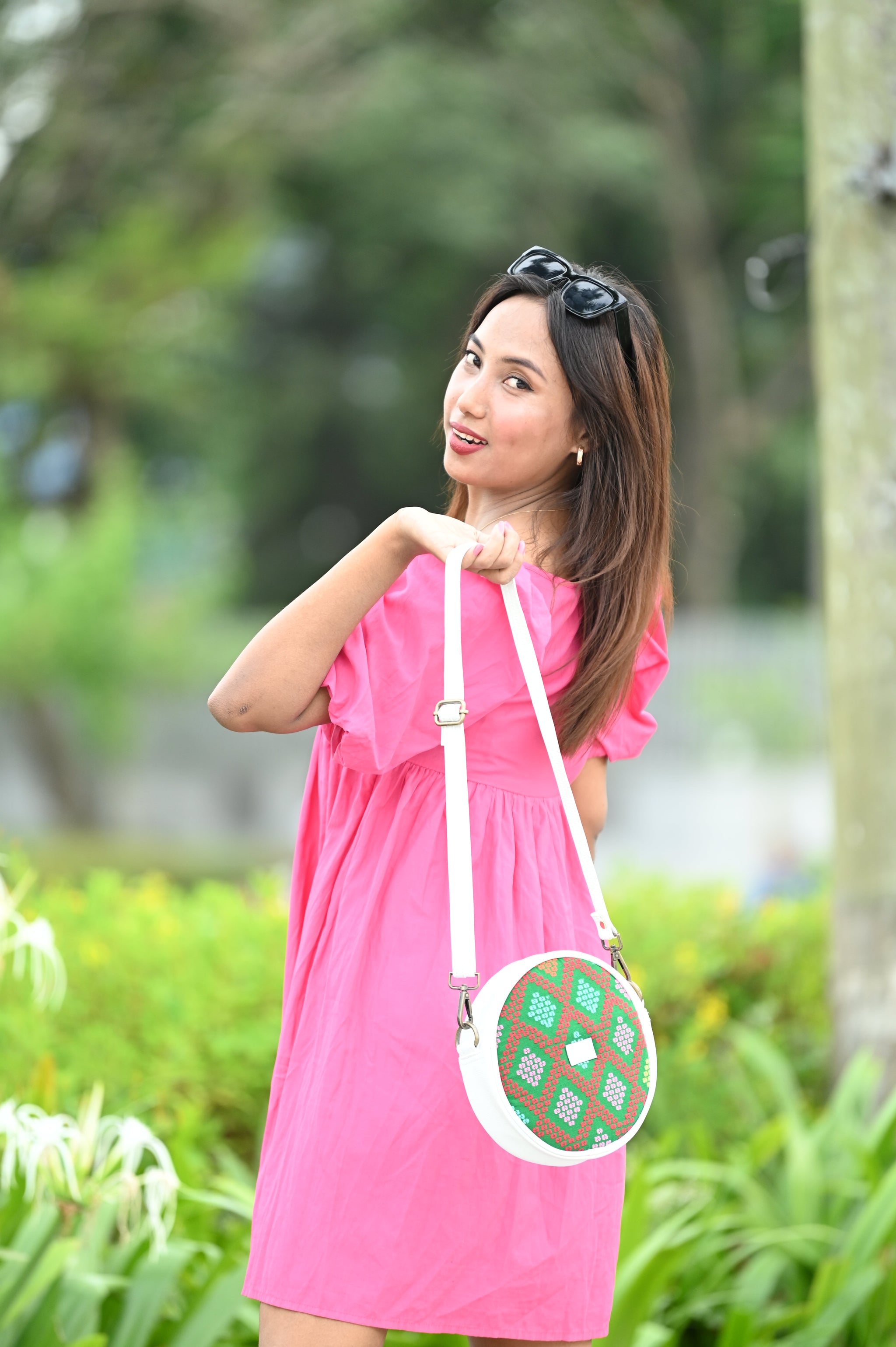 Round Sling bag (white)