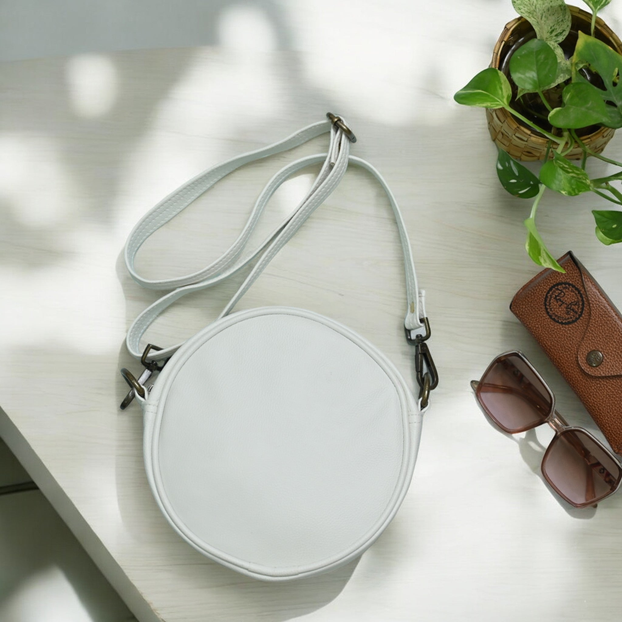 Round Sling bag (white)