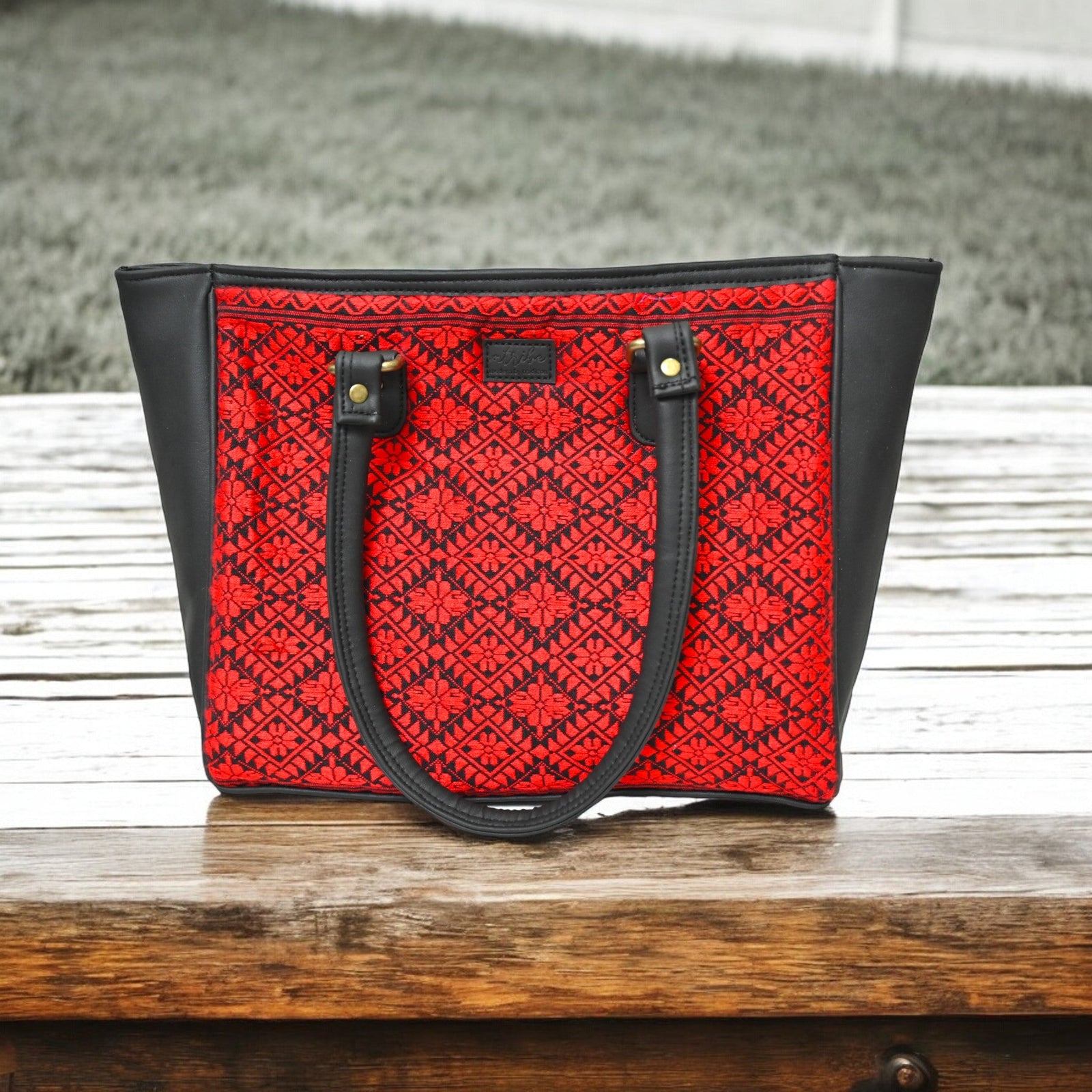 Scarlet Shadow Tote (elegant black)