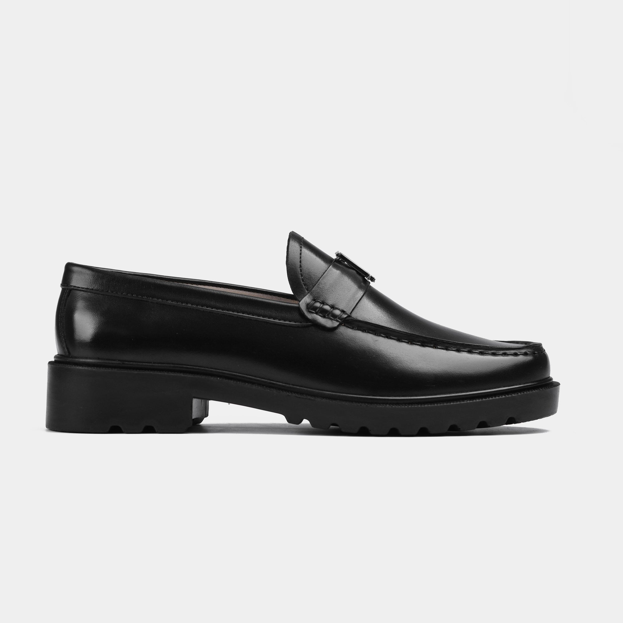 Pair of Black Lf Timeless Leather Loafers in black with Solesculpt Lite technology for comfort.