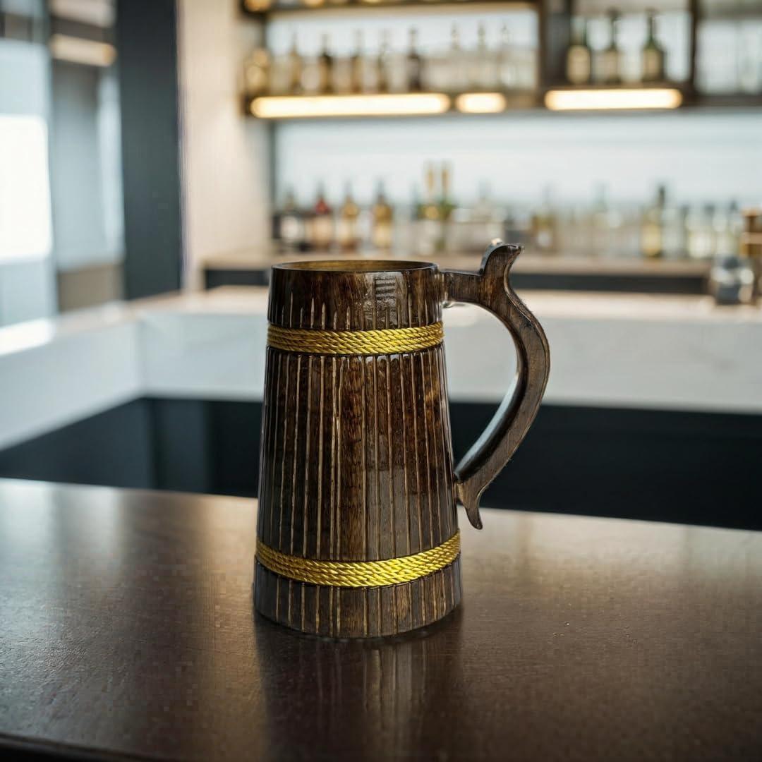 Barrel-shaped wooden beer mug with gold-colored bands, holds 500ml, perfect for enjoying your favorite brew.